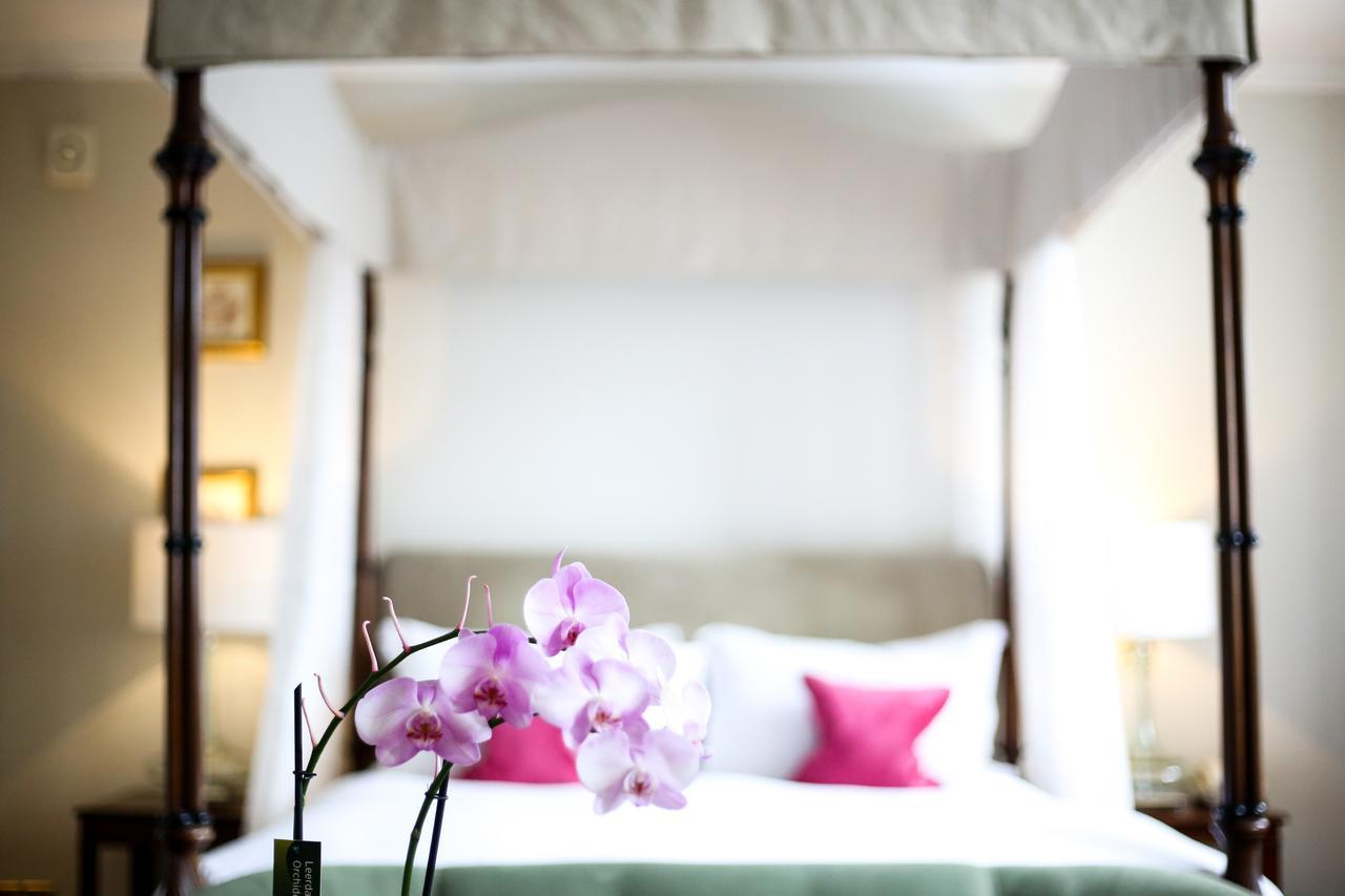 Ockenden Manor Hotel & Spa Cuckfield Extérieur photo